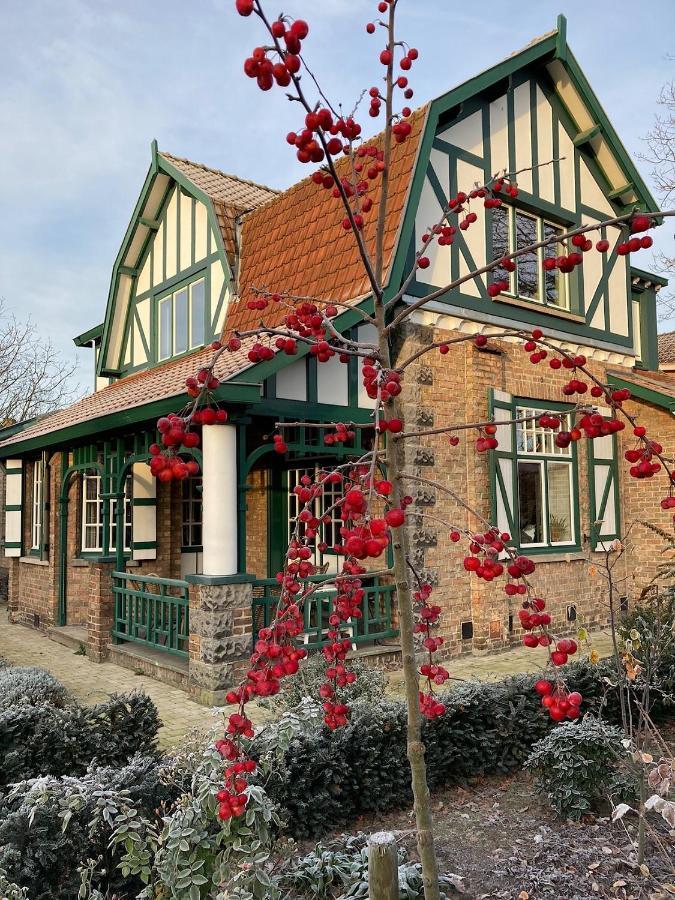Bed & Breakfast Tree & B