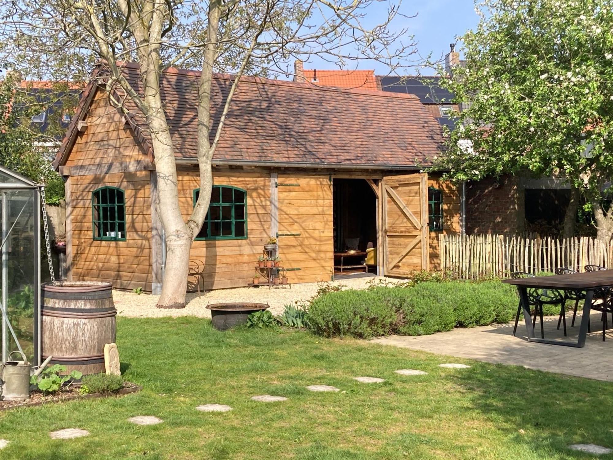 Tree & B Bed & Breakfast